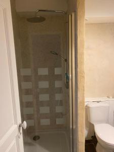 Ένα μπάνιο στο La Glycine