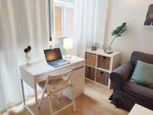 Zdjęcie z galerii obiektu Apartamento con encanto y parking Trinidad 21 w Maladze +37 zdjęć