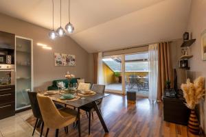 Kuchyň nebo kuchyňský kout v ubytování PENTHOUSE J&A