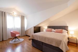 Postel nebo postele na pokoji v ubytování PENTHOUSE J&A