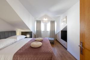 Postel nebo postele na pokoji v ubytování PENTHOUSE J&A