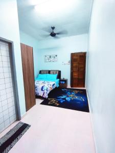 a bedroom with a bed in a room at Sofea guest house kemaman in Cukai