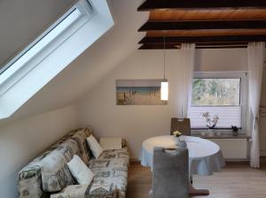 a living room with a couch and a table at Ferienwohnung "Günni" in Nübbel