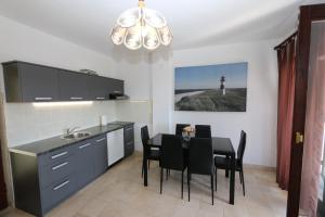 Kuchyň nebo kuchyňský kout v ubytování Apartment Lidija