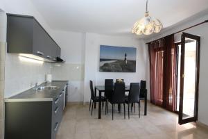 Kuchyň nebo kuchyňský kout v ubytování Apartment Lidija