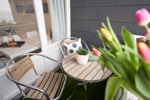 Posezení v ubytování Gemütliches und helles Studio Apartment mit Balkon, Badewanne, WLAN, Parkplatz + 8 fotografií