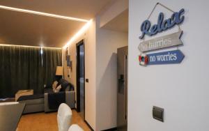 a hotel room with a sign that reads halls no limits no worries at Apartamentos la Nogalera in Torremolinos