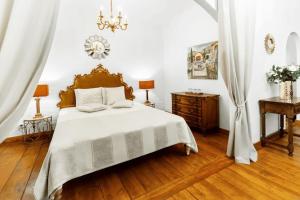 a bedroom with a bed and a wooden floor at Medieval apartment Juliette in Montreux