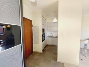 Kuchnia lub aneks kuchenny w obiekcie Central Apartments Garnizon 928 & Parking