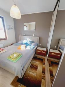 Łóżko lub łóżka w pokoju w obiekcie Central Apartments Garnizon 928 & Parking
