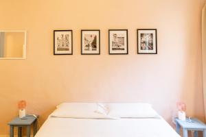 A bed or beds in a room at Cute and charming suite