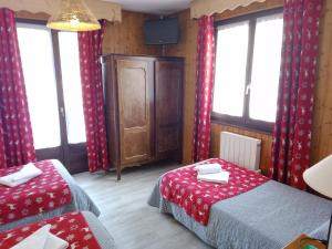 Postel nebo postele na pokoji v ubytování Hôtel Le Mont Jorat
