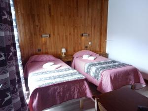 Postel nebo postele na pokoji v ubytování Hôtel Le Mont Jorat