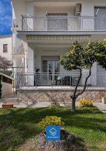 a house with a tree in the front yard at The Family Nest - Casa Eva in Manfredonia