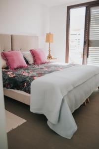 Postel nebo postele na pokoji v ubytování Suites House Denia