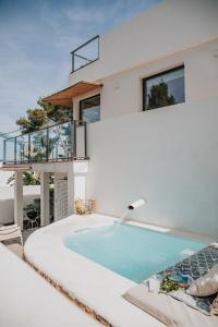 Bazén v ubytování Suites House Denia nebo v jeho okolí