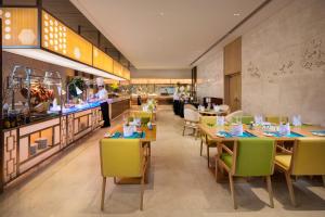 Holiday Inn Tianjin Xiqing, an IHG Hotel 레스토랑 또는 맛집