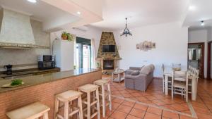 Kuchnia lub aneks kuchenny w obiekcie Casa Cerrito Prado del Rey by Ruralidays