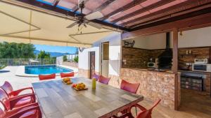 a dining room with a table and chairs and a pool at Casa Cerrito Prado del Rey by Ruralidays in Prado del Rey