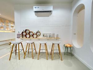 มินิมอลโฮลเทล的咖啡和沏茶工具