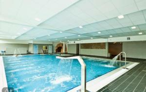 Swimmingpoolen hos eller tæt på Au Beau Voyage à 2 pas des Thermes