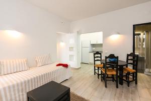 a living room with a couch and a table at Pedras D'el Rei in Tavira