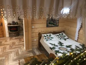 Posteľ alebo postele v izbe v ubytovaní Apartamenty Willa Szafran z widokiem na góry