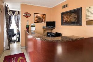 TV a/nebo společenská místnost v ubytování Econo Lodge Dalhart Hwy 54 - Hwy 287