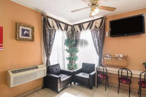 TV a/nebo společenská místnost v ubytování Econo Lodge Dalhart Hwy 54 - Hwy 287