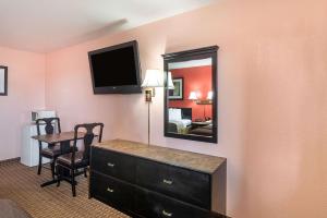 TV a/nebo společenská místnost v ubytování Econo Lodge Dalhart Hwy 54 - Hwy 287