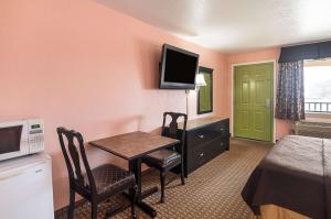 TV a/nebo společenská místnost v ubytování Econo Lodge Dalhart Hwy 54 - Hwy 287