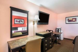 TV a/nebo společenská místnost v ubytování Econo Lodge Dalhart Hwy 54 - Hwy 287
