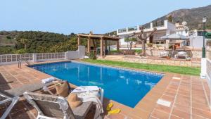 Bazén v ubytování Casa Raul de Frigiliana by Ruralidays nebo v jeho okolí
