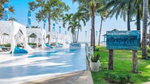 Bazén v ubytování Radisson Resort & Spa Hua Hin nebo v jeho okolí