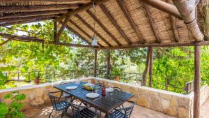 a patio with a table and chairs under a pergola at Los Olivos Antequera - Los Nogales by Ruralidays in Antequera