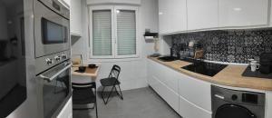 Kuchyň nebo kuchyňský kout v ubytování BilbaoGetAway