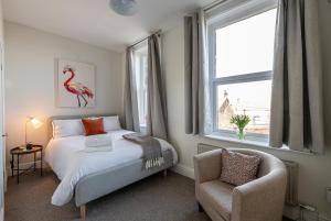 Krevet ili kreveti u jedinici u okviru objekta Stunning 5 Bedroom 5 En-Suite Victorian House in Harrogate