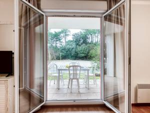 Balkón nebo terasa v ubytování Apartment Les Alcyons T2 by Interhome