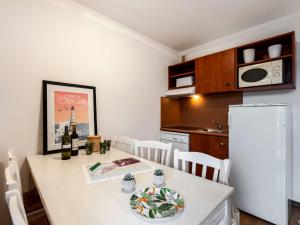 Kuchyň nebo kuchyňský kout v ubytování Apartment Les Alcyons T3 by Interhome