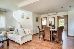 Khu vực ghế ngồi tại Villa Punta Grossa
