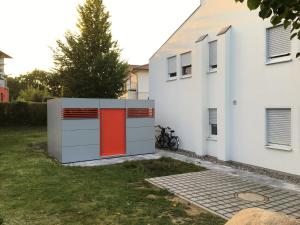 Das Gebäude in dem sich das Ferienhaus befindet