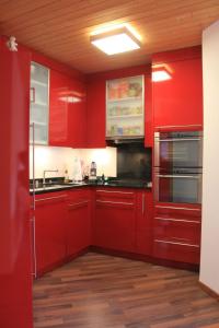 Kuchyň nebo kuchyňský kout v ubytování Apartment Soleval Tavanera 135 by Interhome