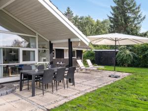 Zahrada ubytování Holiday Home Eivor - 500m from the sea by Interhome
