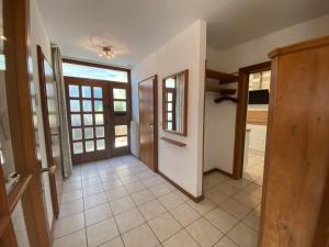 een hal met deuren en een tegelvloer bij Apartment Terrassenwohnung am Kurpark by Interhome in Lahnstein