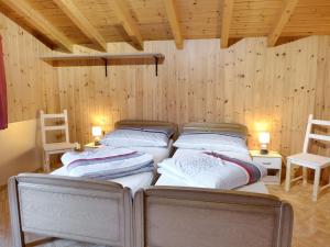 Postel nebo postele na pokoji v ubytování Apartment Elsighornblick by Interhome