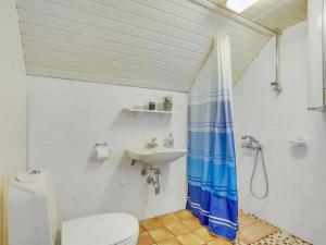 Koupelna v ubytování Holiday Home Marita - 225m from the sea by Interhome