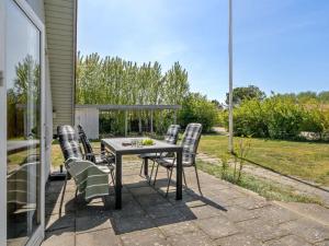 Zahrada ubytování Holiday Home Marita - 225m from the sea by Interhome