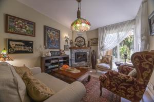 a living room with a couch and a fireplace at Casa adosada con piscina comunitaria Solo familias no grupos de jovenes in Salou