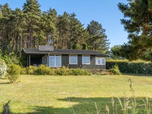 Zahrada ubytování Holiday Home Miona - 725m from the sea by Interhome
