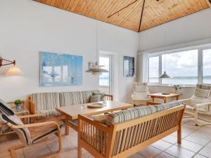 Posezení v ubytování Holiday Home Grumme - 30m to the inlet by Interhome
